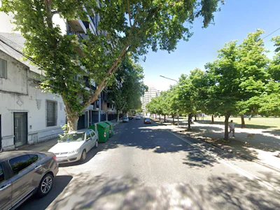 Terreno apto edificación en altura frente al parque y al mercado del patio - Imagen 3