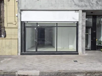 Ámplio local comercial a 100m de Av Pellegrini - Imagen 2