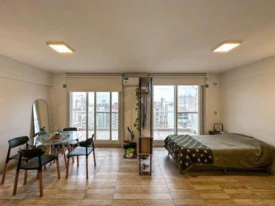 Departamento monoambiente amplio con terraza y amenities - Imagen 4