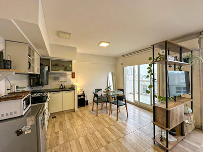Departamento monoambiente amplio con terraza y amenities - Imagen 1