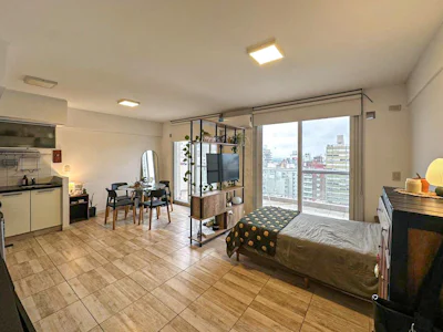 Departamento monoambiente amplio con terraza y amenities - Imagen 2