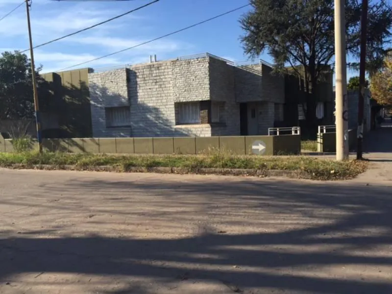 Casona Apta Comercial sobre ruta 33 en Pérez - Imagen 1 de 11