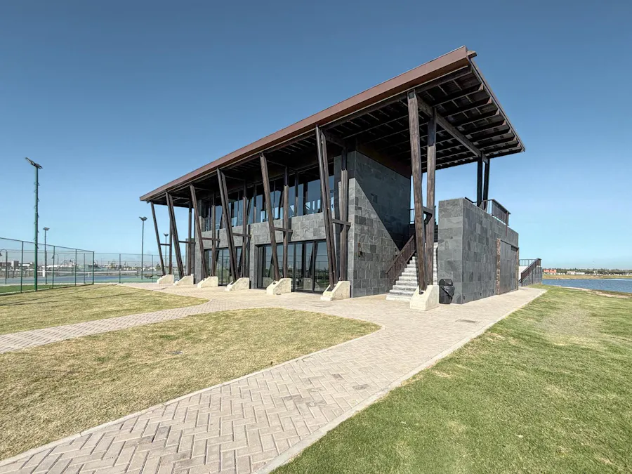 Terreno con amenities, vista al lago y frente Sur en Funes Lakes - Imagen 1 de 15