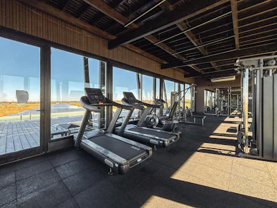 Terreno con amenities, vista al lago y frente Sur en Funes Lakes - Imagen 5
