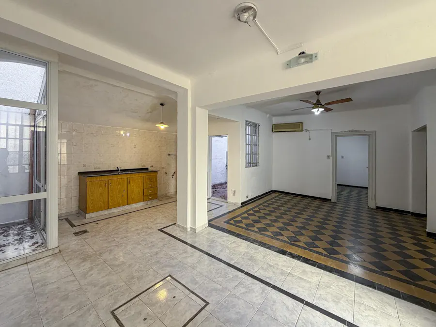 Departamento de 1 dormitortio en PB con patio de oportunidad - Imagen 1 de 12