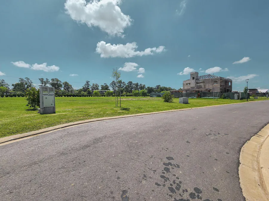 Terreno con frente sur en Vida Barrio Cerrado, a metros del ingreso principal - Imagen 1 de 51