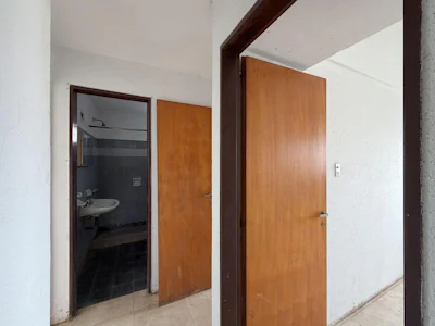 Departamento de 3 dormitorios a reciclar en el Centro - Imagen 4