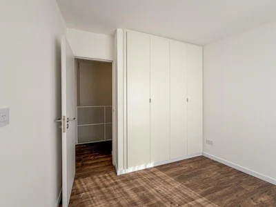 Casa de pasillo de 2 dormitorios con patio y radiadores a estrenar - Imagen 5