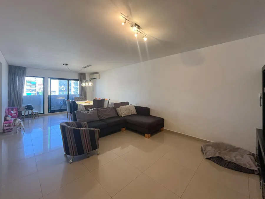 Departamento de 3 dormitorios con 2 baños y cochera en el centro - Imagen 1 de 20