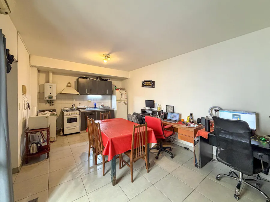 Departamento de 1 dormitorio de pasillo con terraza exclusiva en el Centro - Imagen 1 de 16