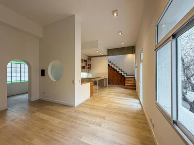 Casa en planta alta con 3 dormitorios, terraza y quincho - Imagen 1