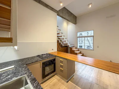 Casa en planta alta con 3 dormitorios, terraza y quincho - Imagen 5