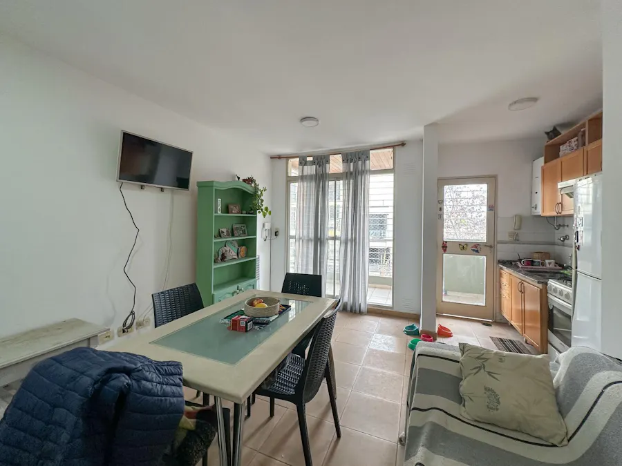 Departamento de 1 dormitorio con balcón al frente en Pichincha - Imagen 1 de 12