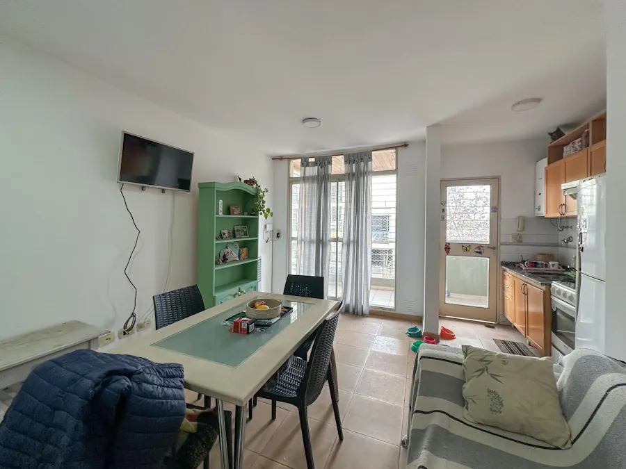 Departamento de 1 dormitorio con balcón al frente en Pichincha - Imagen 1 de 12