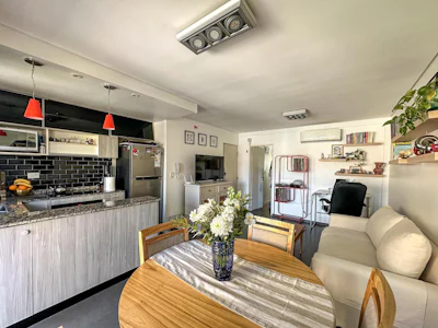 Departamento de 1 dormitorio con terraza, parrillero y pileta exclusiva - Imagen 2