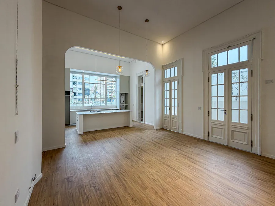 Casano en planta alta con 3 dormitorios, comodín y terraza - Imagen 1 de 26