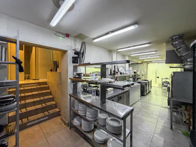 Casona comerical en esquina sobre Boulevard Oroño en Pichincha - Imagen 5