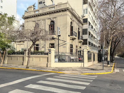 Casona comerical en esquina sobre Boulevard Oroño en Pichincha - Imagen 2
