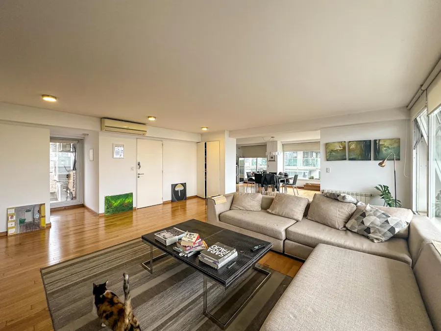 Departamento de 3 dormitorios con 2 cocheras y vista al río - Imagen 1 de 33