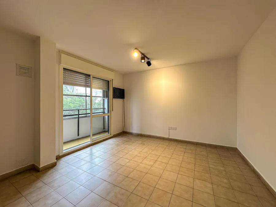 Departamento de 3 dormitorios con balcón al frente de oportunidad - Imagen 1 de 23