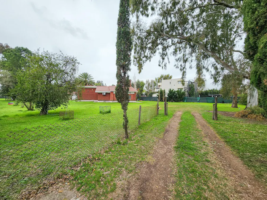 Terreno de esquina con gran frente comercial para desarrollo inmobiliario - Imagen 1 de 10