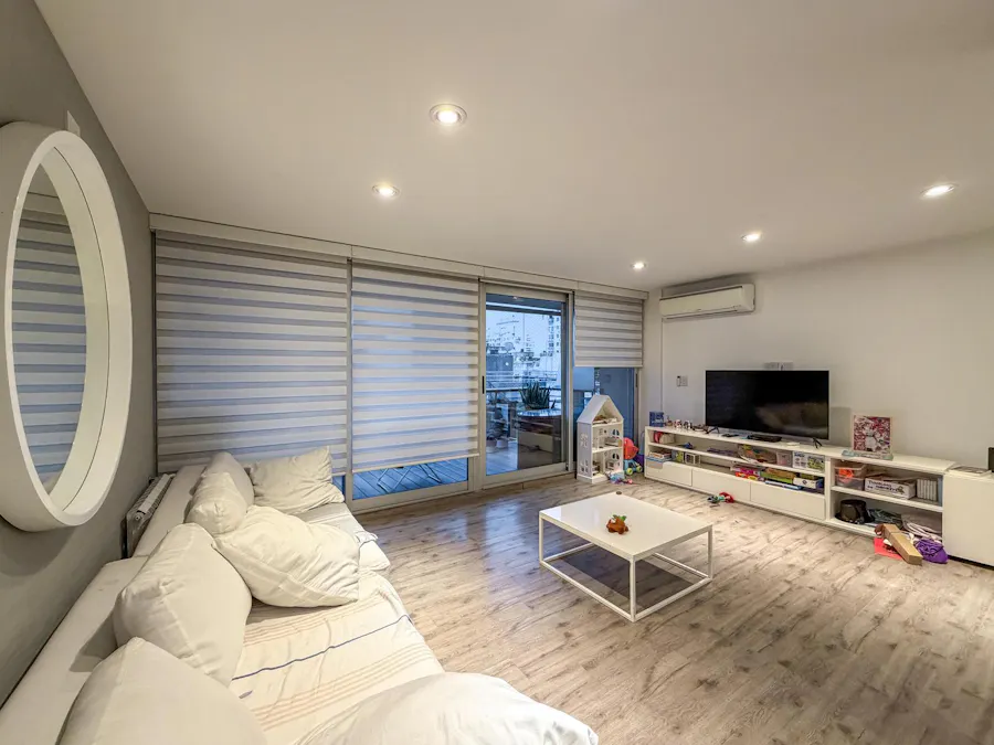 Departamento de 3 dormitorios con 2 cocheras en la zona río - Imagen 1 de 22