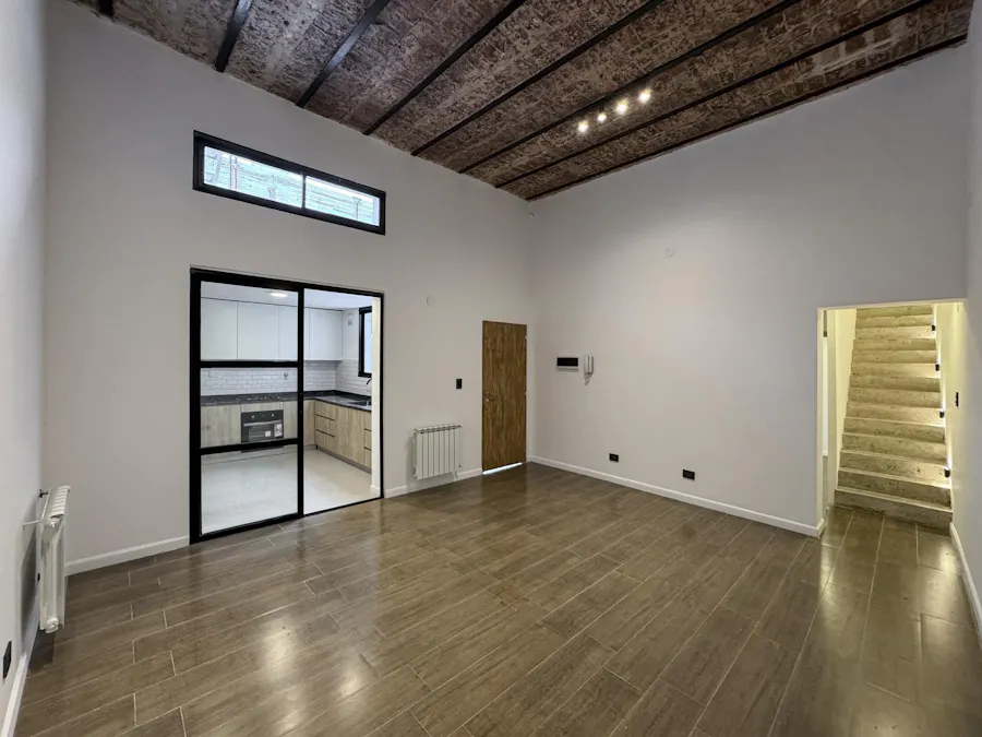 Casa de pasillo con 2 dormitorios, 3 baños y terraza exclusiva en Pichincha - Imagen 1 de 25