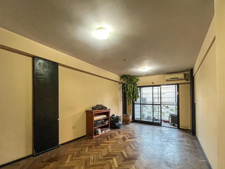 Departamento de 1 dormitorio con ventilación cruzada y balcon - Imagen 1 de 10