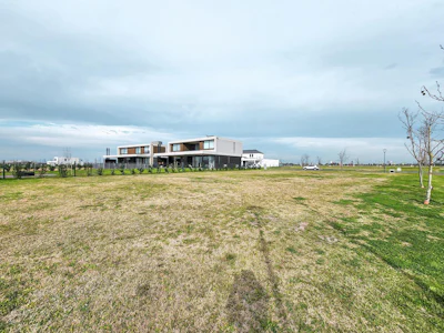 El mejor terreno en Vida Club de Campo, frente sur y fondo reservorio - Imagen 4