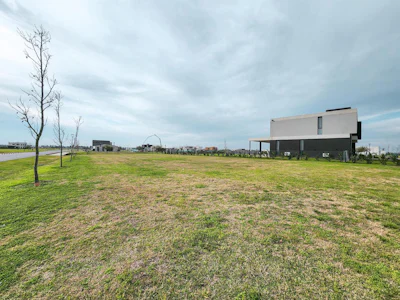 El mejor terreno en Vida Club de Campo, frente sur y fondo reservorio - Imagen 3
