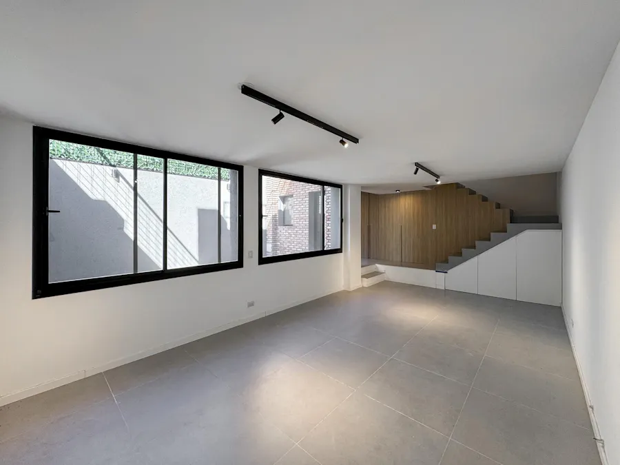 Casa de 2 dormitorios con patio, terraza y quincho en zona río - Imagen 1 de 20