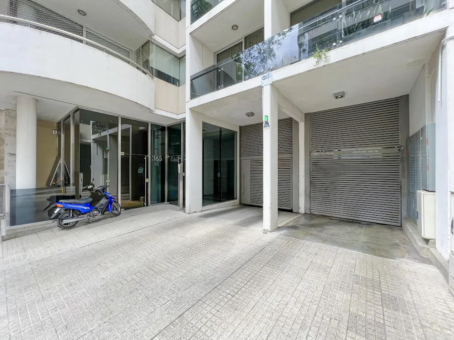 Cochera doble con espacio de baulera en Barrio Martín - Imagen 1 de 4