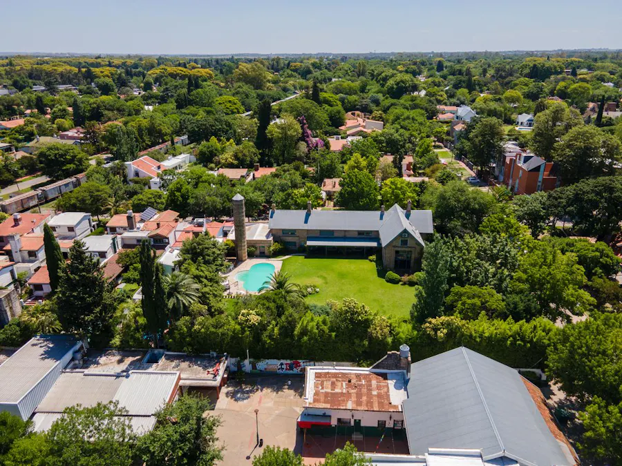 Casa de 750m2 sobre terreno de 2500m2 en Fisherton - Imagen 1 de 31