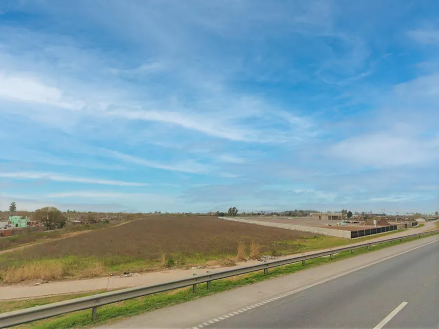 Fracción Logística o Industrial sobre Av. Circunvalación y Av. Uriburu - Imagen 1 de 3