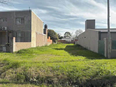 Terreno de 400m² en Barrio Abierto de Pueblo Esther - Imagen 1