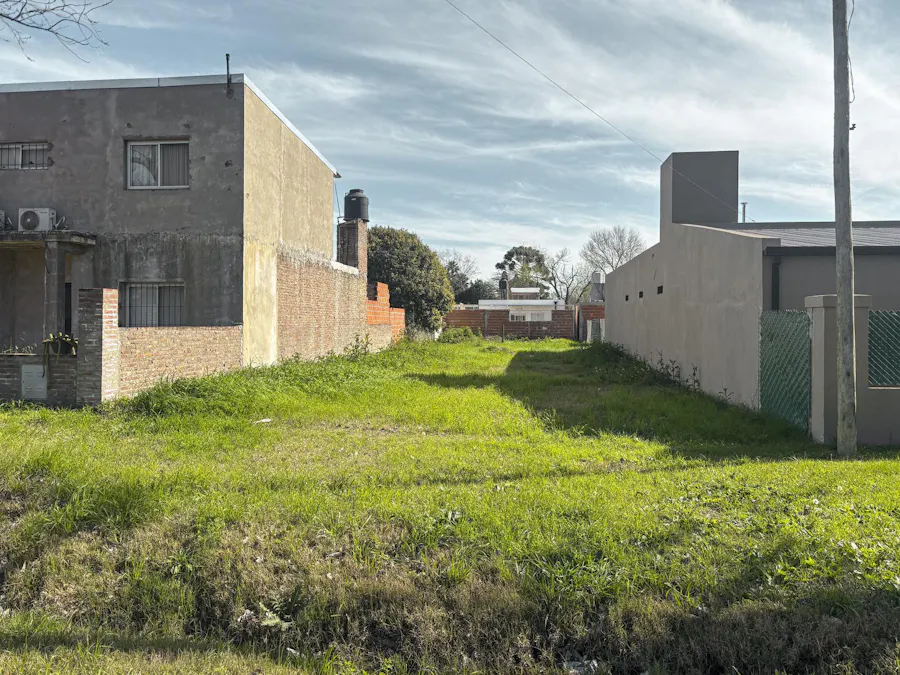 Terreno de 400m² en Barrio Abierto de Pueblo Esther - Imagen 1 de 5