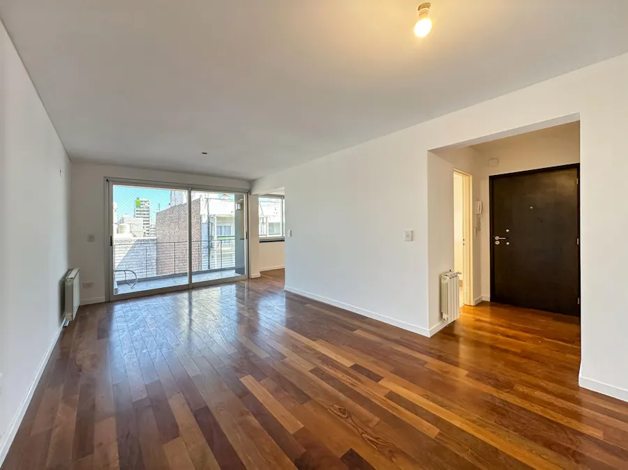 Departamento de 3 dormitorios, 3 baños, parrilla y cochera en zona río - Imagen 1 de 33