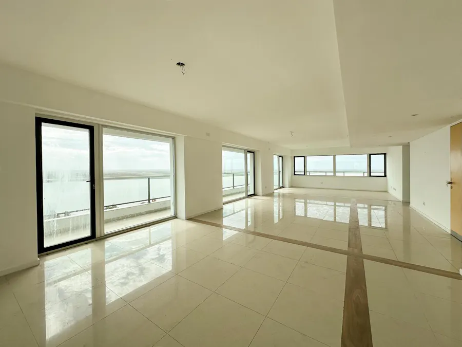 Departamento de 4 dormitorios con cochera y vista al río en Aqualina - Imagen 1 de 27