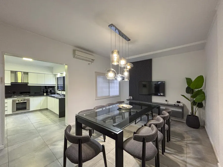 Casa de 3 dormitorios con cochera y quincho exclusivo - Imagen 1 de 13