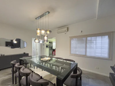 Casa de 3 dormitorios con cochera y quincho exclusivo - Imagen 4