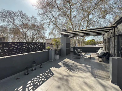 Casa de 3 dormitorios con cochera y quincho exclusivo - Imagen 2