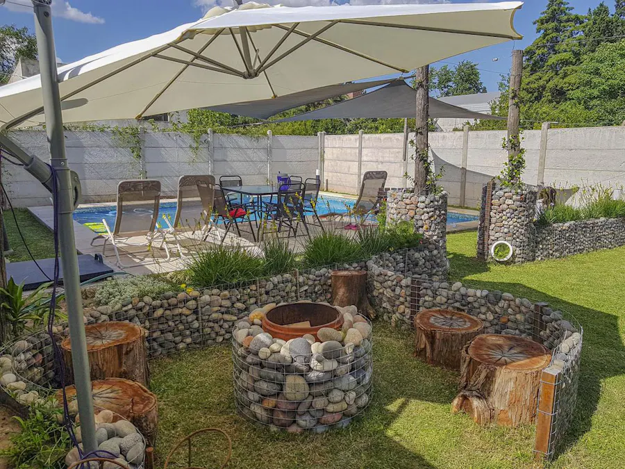 Casa de 4 dormitorios con pileta y parrillero - Imagen 1 de 37