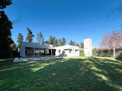 Casa de 3 dormitorios con pileta y gran jardín en Azahares del Paraná - Imagen 3