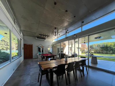 Casa de 3 dormitorios con pileta y gran jardín en Azahares del Paraná - Imagen 2