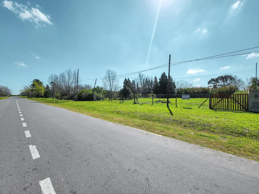 Terreno de 1.000m² en Hostal del Sol con frente Sur - Imagen 1 de 9