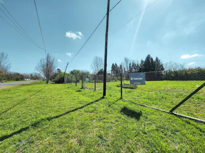 Terreno de 2.000m² apto subdivisión en Hostal del Sol - Imagen 4