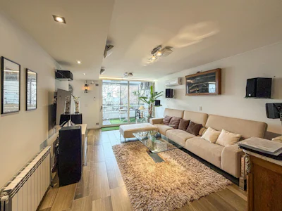 Departamento único de 3 dormitorios con parrillero exclusivo y cochera - Imagen 2