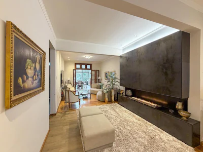 Casa de 4 dormitorios con cochera, jardín y pileta en Lourdes - Imagen 4