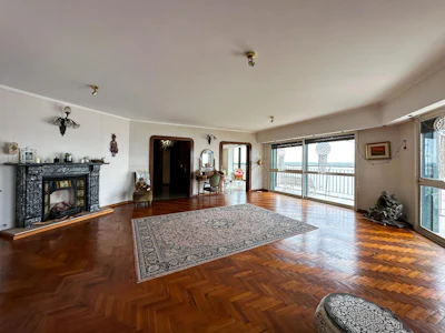 Departamento piso exclusivo con 5 dormitorios, vista al rio y cochera - Imagen 1