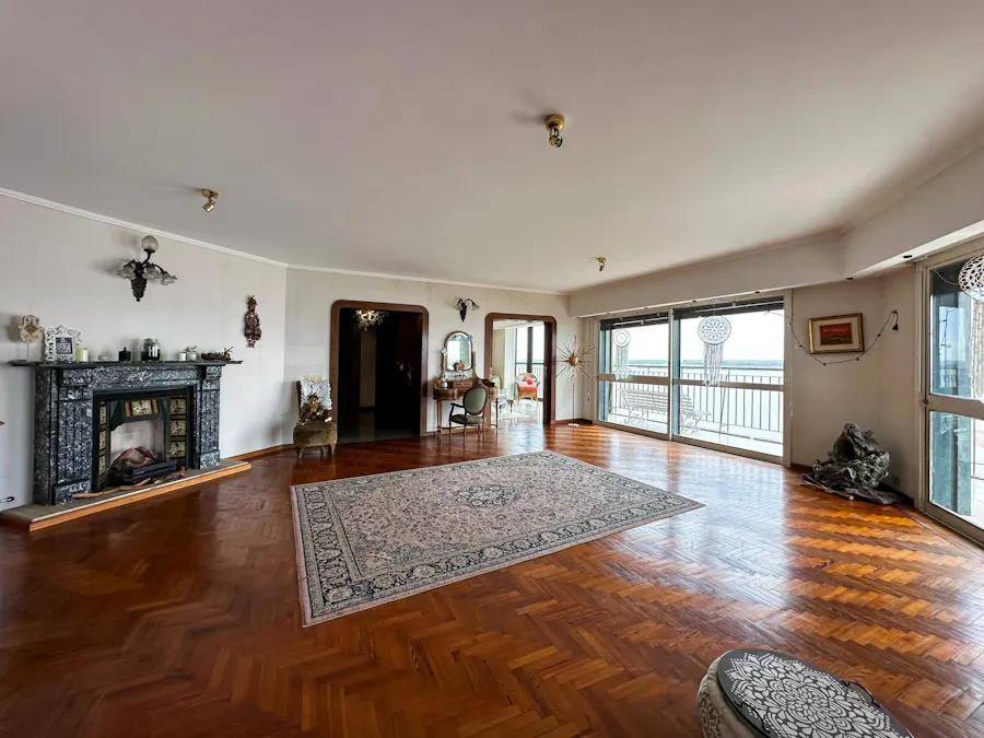 Departamento piso exclusivo con 5 dormitorios, vista al rio y cochera - Imagen 1 de 32